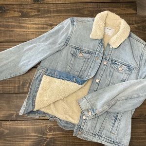 Old Navy Fleece Lined Jean Jacket (Women’s XL) Only worn once!